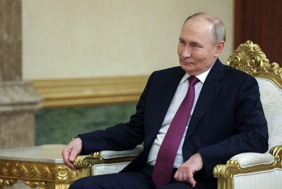 Putin congratulates Sputnik on its 10th anniversary