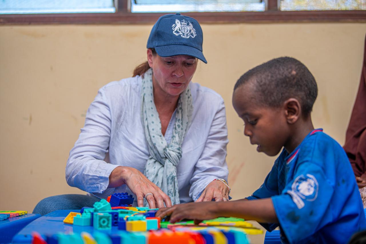 UK Deputy High Commissioner visits Dadaab refugee camp