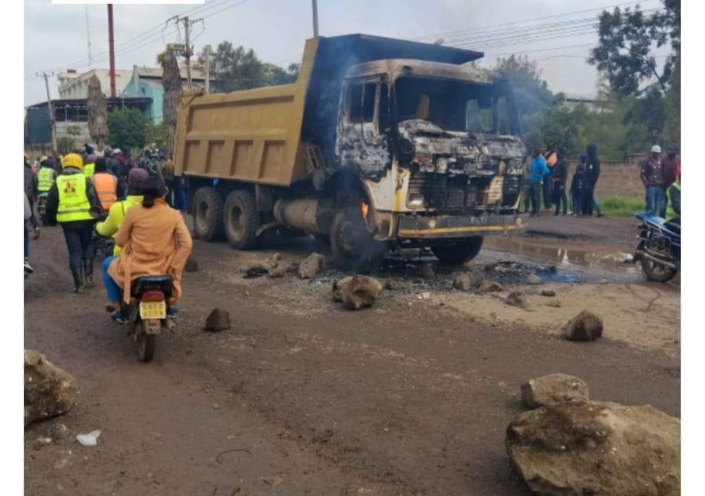 2 dead, truck burnt in Machakos road accident