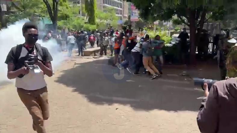 Teargas, running battles as anti-abduction protesters dispersed in Nairobi