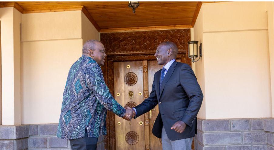 Ruto pays Uhuru courtesy call at Gatundu home