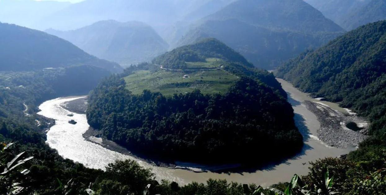 China to build world's largest hydropower dam in Tibet