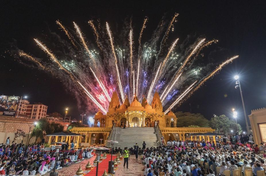 Pomp and colour as BAPS Guru Maharaj arrives in Nairobi