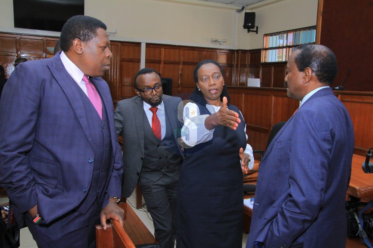 [PHOTO] Karua, Kalonzo join Kenyans in court for abduction cases