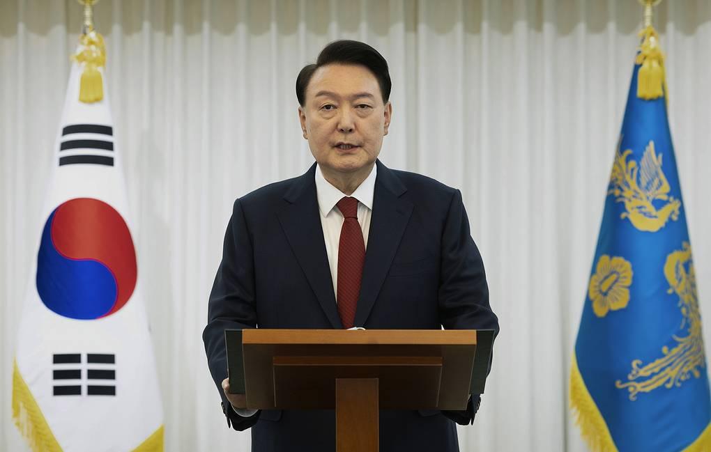 South Korean police receives right to arrest president