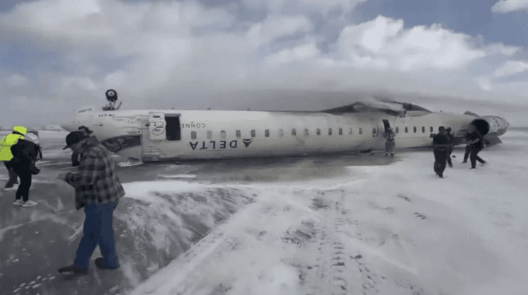 All passengers, crew survive plane crash at Toronto airport