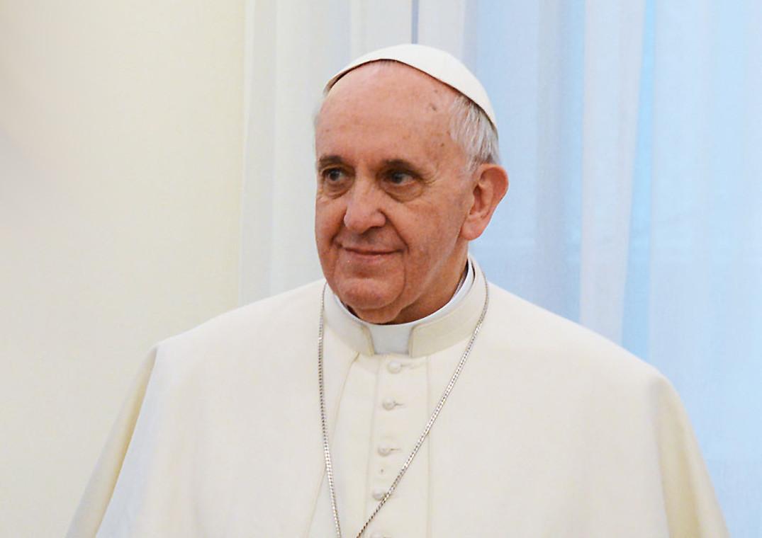 Pope Francis 'alert' after respiratory failure