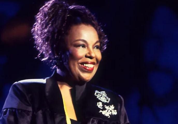 Killing Me Softly singer Roberta Flack dies aged 88