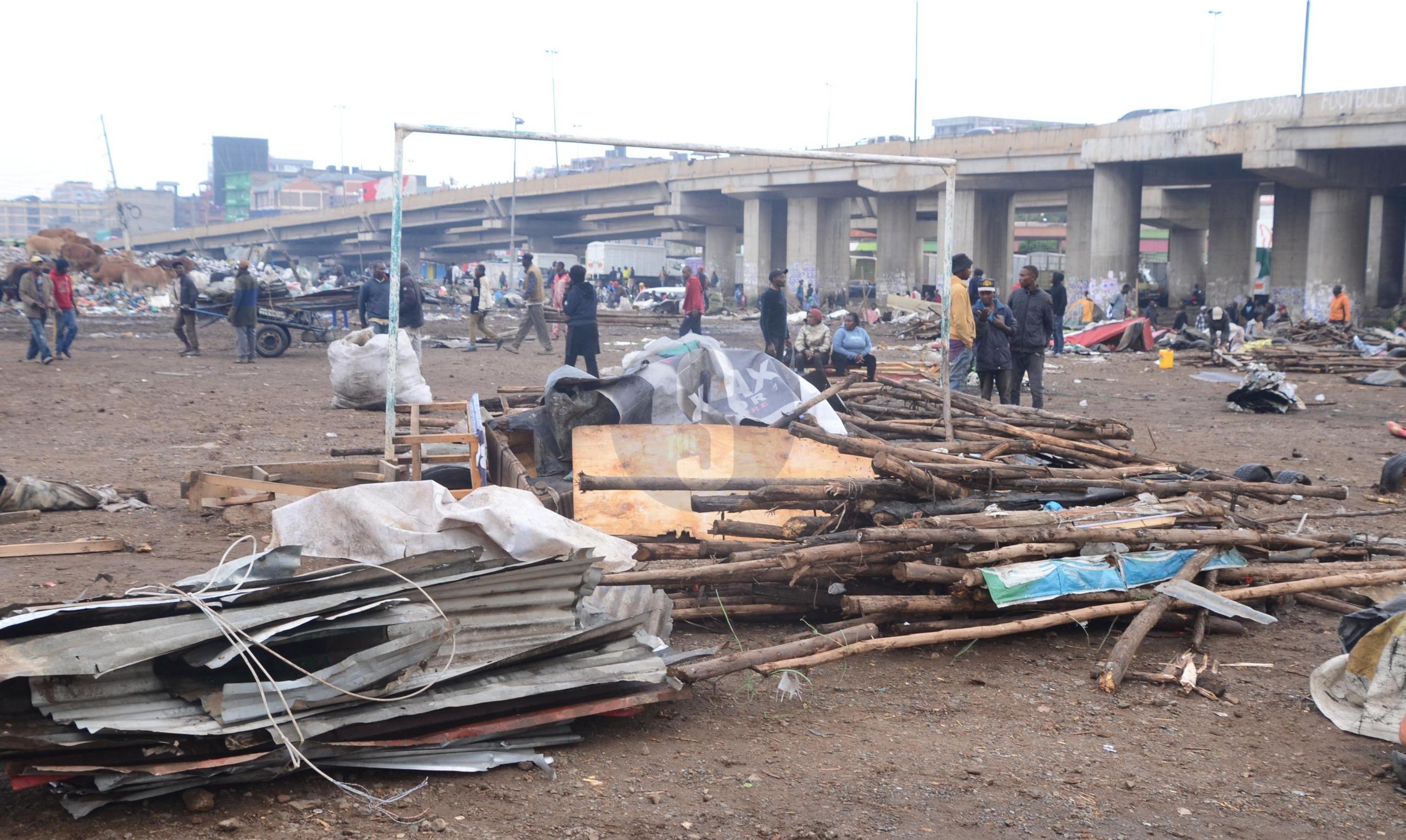 [PHOTO]  Kenya Pipeline demolishes structures along Outering Road