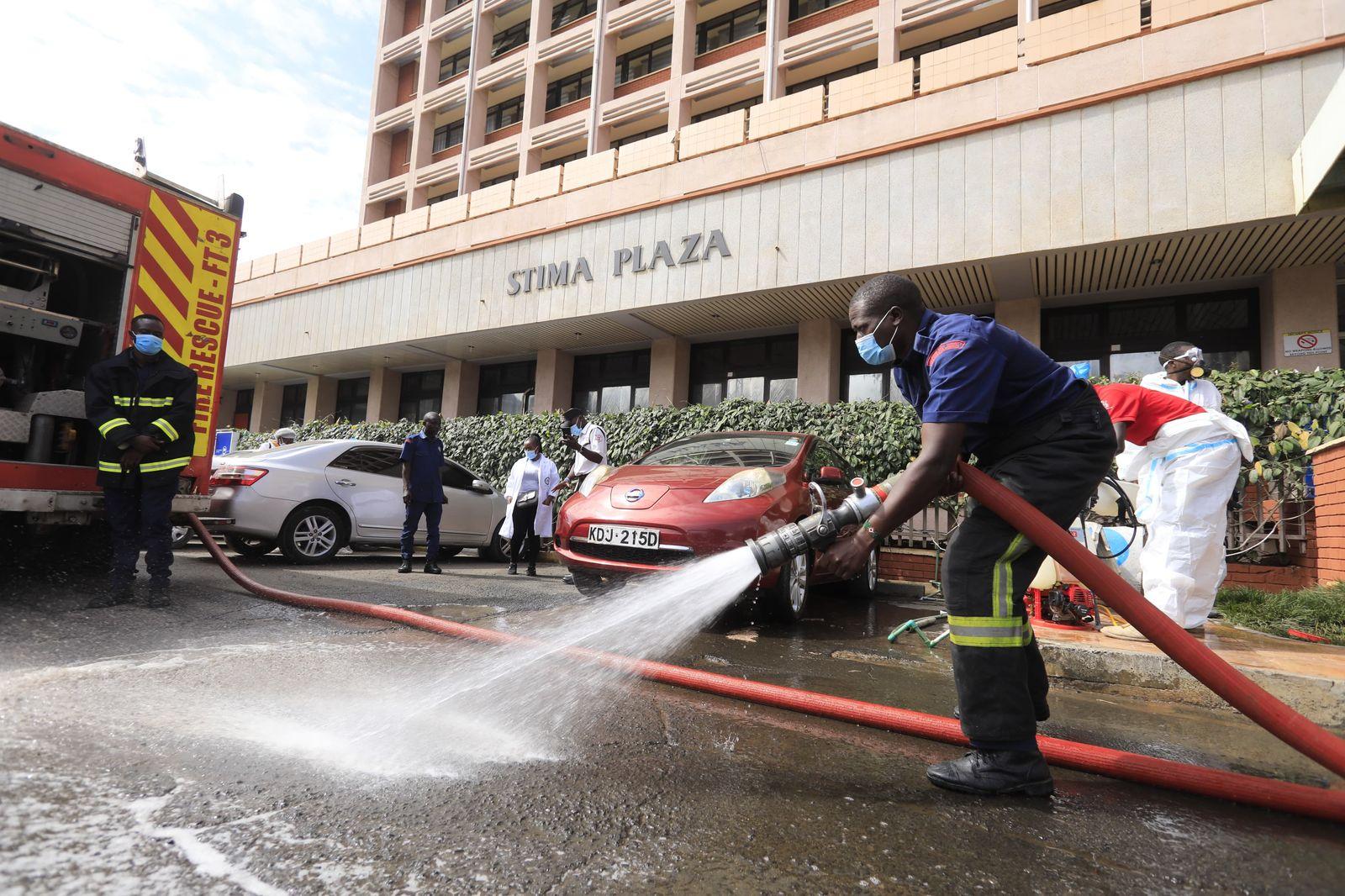 Nairobi Green Army cleans up Stima Plaza