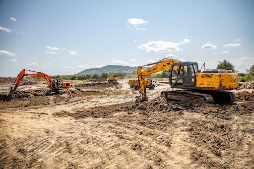 Governor Mutula Jr inspects rehabilitation of Chief Kiamba Water Pan