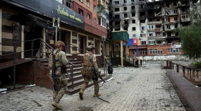 Russian activity increasing around key Ukrainian town, army chief says