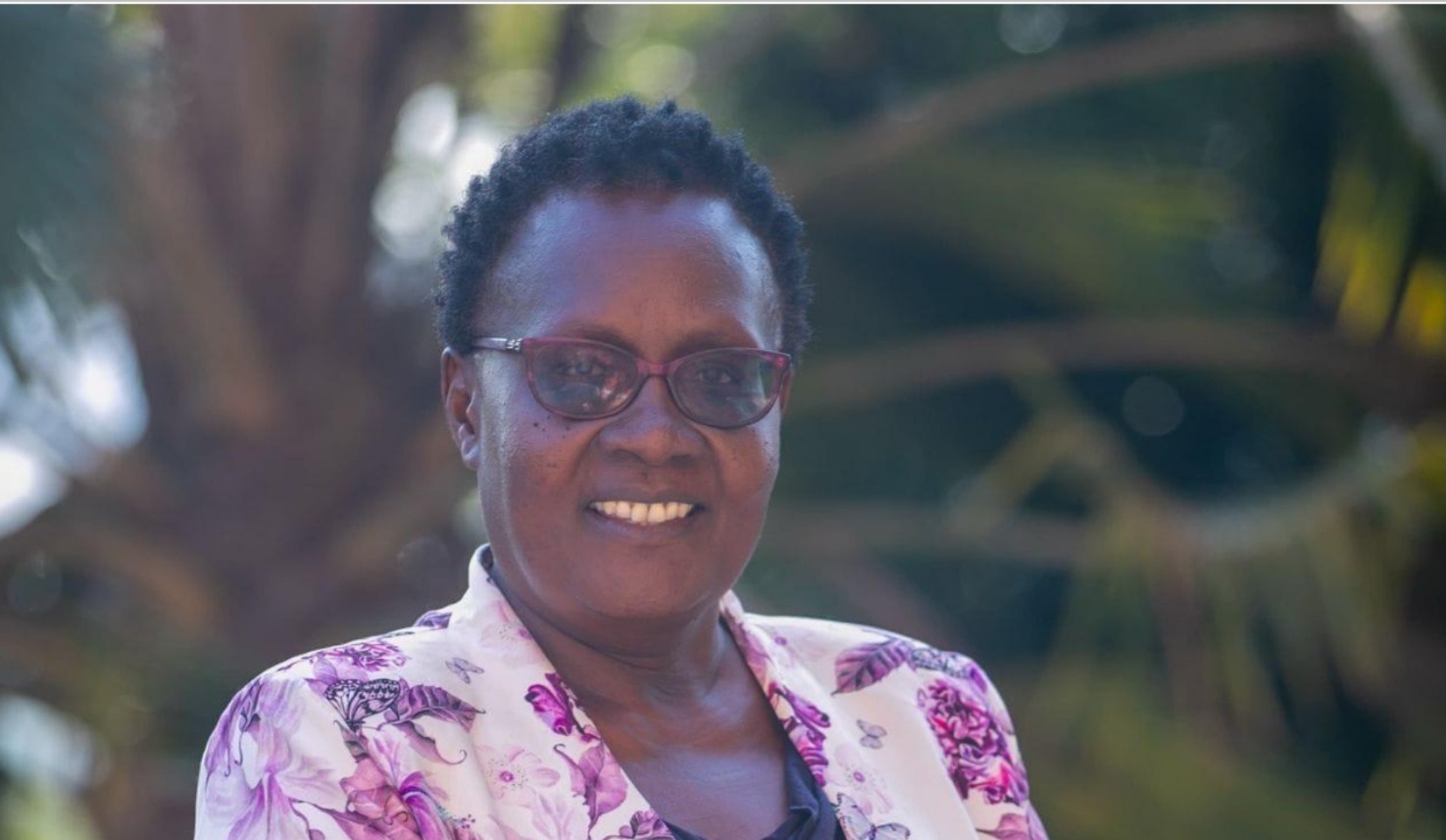 Medic speaks of her cancer diagnosis to save women