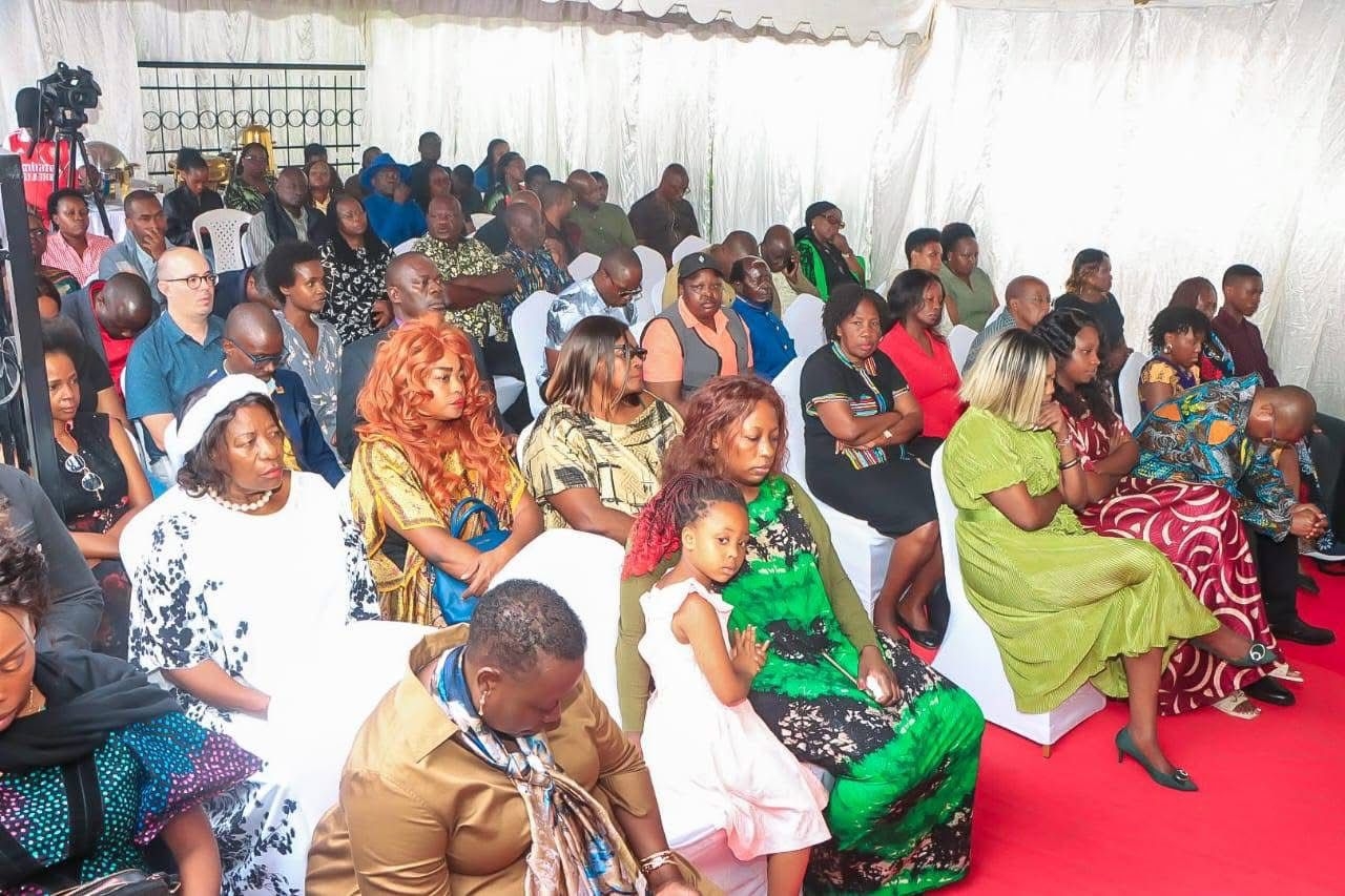 Friends join Odingas for Beryl's memorial mass